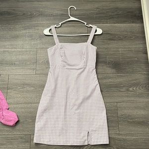 super cute dress!